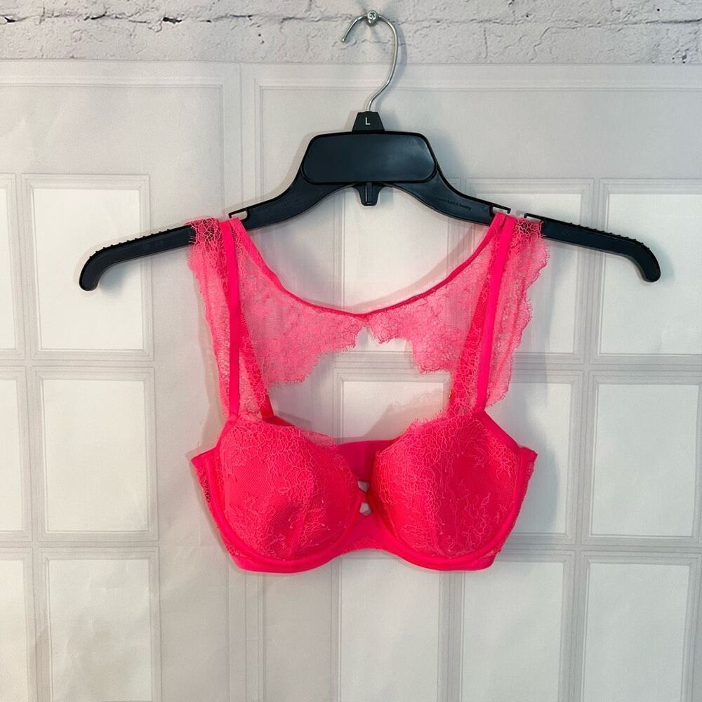 🔥🔥 5/$25 sale 🔥🔥 Victoria’s Secret hot pink lace very sexy lined demi size 32 D